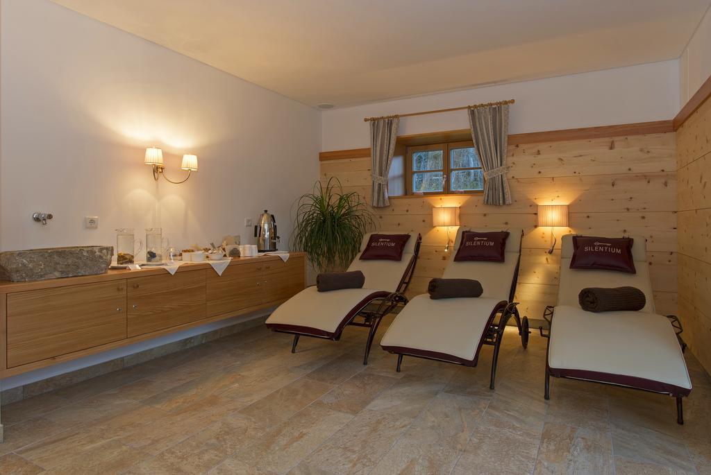 Silentium Dolomites Chalet Since 1600 Монгуэльфо Экстерьер фото